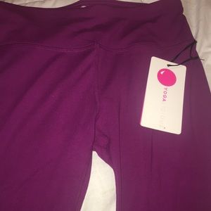 NWT Yogalicious cropped leggings